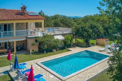 Image de Belle maison de vacances avec piscine privée, climatisation, Wifi, Tv et terrasse