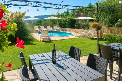 Image de Joli appartement avec piscine, Wifi, climatisation, Tv, terrasse, animaux admis et parking