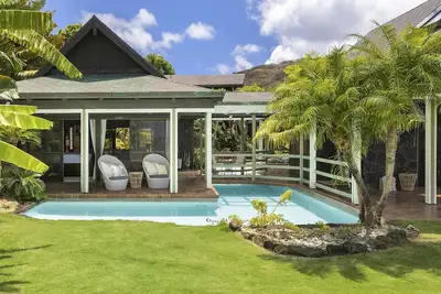 Image de Oceanfront 5bdrm Home w / Magnifique coucher de soleil Vues, piscine et A / C. Hale Kai Portlock