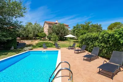 Image de Agréable appartement pour 5 personnes avec Wifi, climatisation, piscine, Tv et terrasse