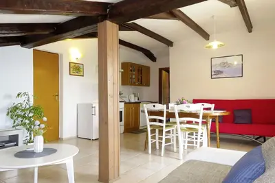 Joli appartement pour 8 personnes avec climatisation, Wifi, Tv, terrasse, animaux admis et parking