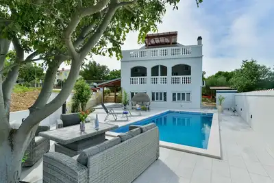 Image de Bel appartement pour 5 personnes avec climatisation, piscine, Wifi, Tv et terrasse