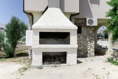 Image de Joli appartement dans une maison de vacances avec Wifi, piscine, climatisation, Tv, balcon, parking