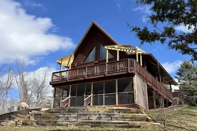 Image de Grand View - Riverview Cabin avec vue sur le fleuve Mississippi avec Hot Tub!