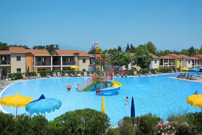 Agréable appartement pour 6 personnes avec piscine, climatisation, Wifi, Tv, balcon et parking