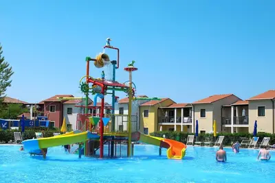 Agréable appartement pour 6 personnes avec climatisation, Wifi, piscine, Tv, terrasse et parking