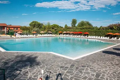 Image de Agréable appartement dans une maison de vacances avec Wifi, climatisation, piscine, Tv et terrasse