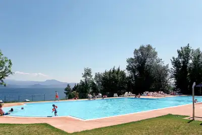 Image de Joli appartement dans une maison de vacances pour 6 personnes avec piscine, Wifi et terrasse