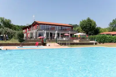 Image de Bel appartement dans une maison de vacances pour 4 personnes avec piscine, Wifi et terrasse