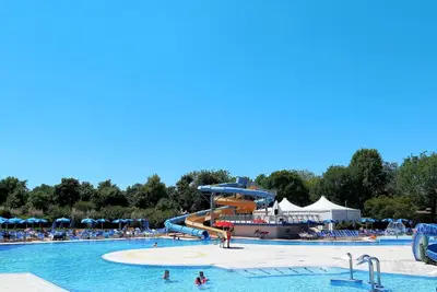 Image de Confortable appartement dans une maison de vacances avec climatisation, piscine, Wifi et terrasse