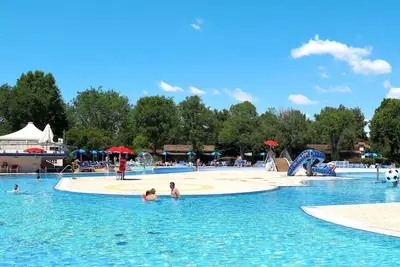 Image de Bel appartement dans une maison de vacances avec Wifi, piscine, climatisation et terrasse