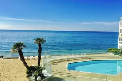 Image de Ocean Beach Carbon Beach Malibu Escape