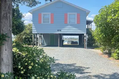 Image de SoundSide Haven, 3 Br, 2 Ba Cottage familial avec de magnifiques couchers de soleil