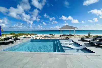 Image de Experience Pure Serenity on a Private Ocean Front Villa w/ Heated Pool & Gazebo