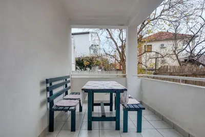 Appartement d'une chambre avec la terrasse et la vue sur le mer Pirovac, Sibenik (A-15320-a)