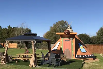 Image de Buffalo Knights Tipi avec accès à la piscine