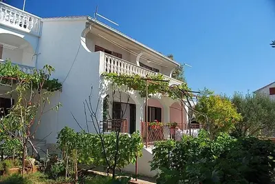 Image de Appartement de deux chambres avec la terrasse Rogoznica (A-17907-a)