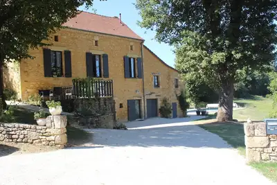 Image de Les Teyssiers, gîte 3 étoiles, maison en vieilles pierres avec piscine