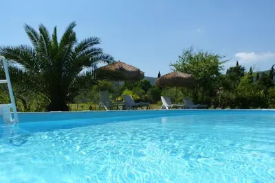 Image de belle maison en pierre de 200 ans m. Piscine, à 15 minutes de la mer