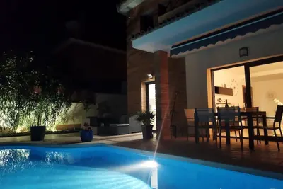 Image de Villa avec piscine dans Empuria Brava proche des canaux