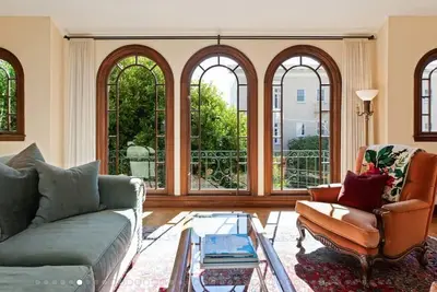 Image de Beau condo au dernier étage de Noe Valley avec lumière, vues et parking!