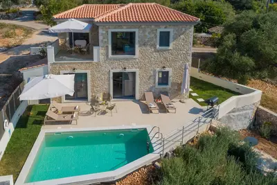 Image de Tout Nouveau: Villa en pierre majestueuse, piscine privée avec vue sur la mer