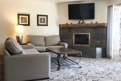 Image de Les plus bas tarifs sur la belle maison de ville Vail avec bain à remous!