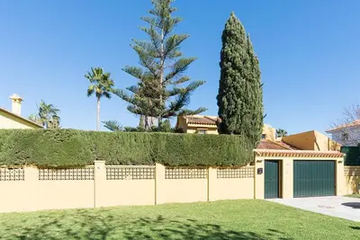 Image de Awesome Villa Guadalmar 34
