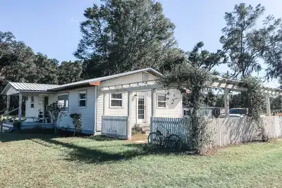 Image de Nature + Music + Town - Cozy Farmhouse Retreat