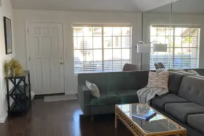 Image de Regardez, Ne Ratez Pas Cette Une. . . . . Finis Top, Piscine Et Amazing Lagoon Too!