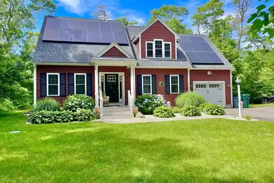 Image de Beau nouveau 4 chambres Get Away première fois sur le marché!