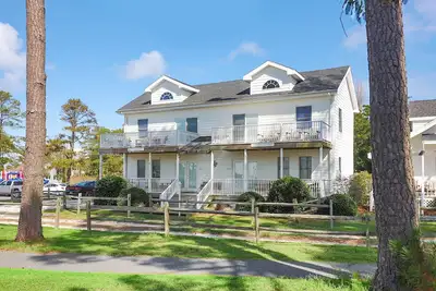 Image de Beau cadre de parc et vues sur l'eau!