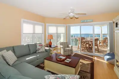 Image de Magnifique condo - ascenseurs, piscine, salle de fitness