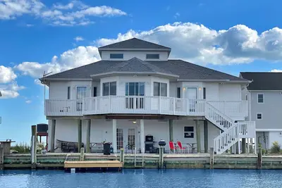 Image de Bord de l'eau * 4 chambres à coucher * Animaux acceptés * Piscines