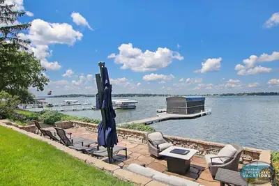 Image de Delavan Lakefront Home avec belle terrasse au bord du lac - Sunset Views