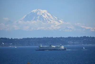 Image de Spectaculaire front de mer Bainbridge Island Home. Vues à couper le souffle!