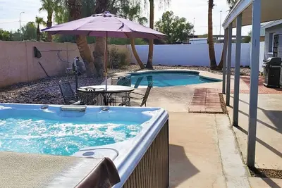 Image de Tempe Évadez-vous avec piscine et spa et accès facile à l'entraînement printanier et tout!