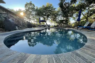 Image de Maison Sonoma complète avec piscine, bain à remous, vues, détente!