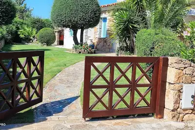 Image de Villa près de la plage avec grand jardin privé. Vélo disponible