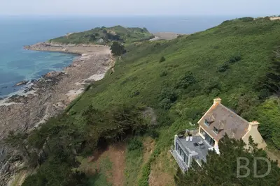Image de Site époustouflant, les pieds dans l'eau, presqu'île sauvage, toutes saisons