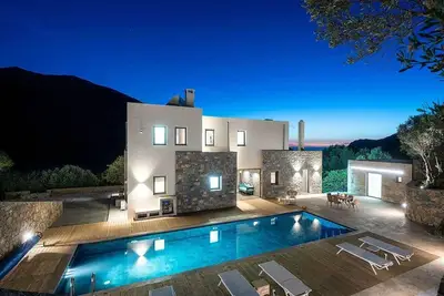 Image de Villa Adagio - Villa neuve de 5 chambres - piscine éco privée chauffée
