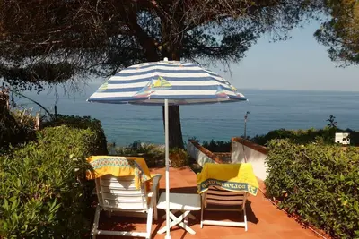 Profitez de vacances à la plage et de couchers de soleil à couper le souffle au bord de la mer!