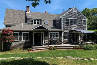 Image de Aquinnah poutres et poteaux Vue sur l'eau / Près de la plage / WiFi / Immaculé / Air Central
