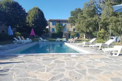 Image de grand gîte de charme au pied du parc national des Cévennes