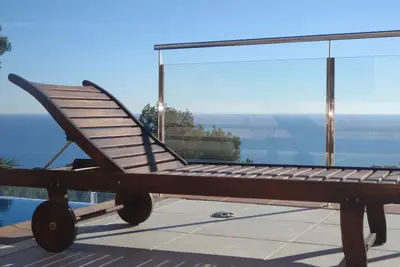 Image de Piscine privée avec vue sur l'océan et oxygène, Terrasse Avec Vue Sur La Mer Et FORÊT