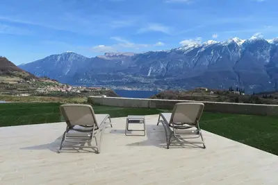 Image de New apartment in small reality with large terrace overlooking Lake Garda/Monti