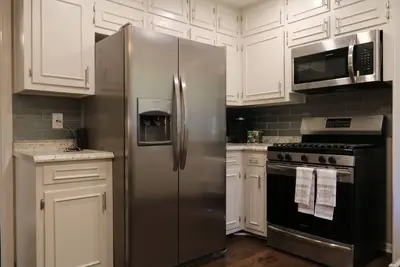 Image de Atlanta 5 étoiles Gem w \/ King Bed près de tout pour 9 personnes