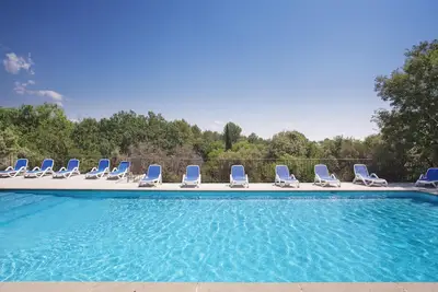 Image de Appartement Equipé avec Climatisation! 2km de Gordes