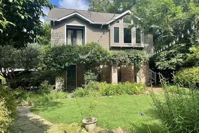 Image de Garden 1br Cottage off Devine St in Historic Columbia home