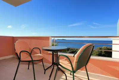 Image de Appartement de deux chambres avec le balcon et la vue sur le mer Zecevo Rtic, Rogoznica (A-10325-b)